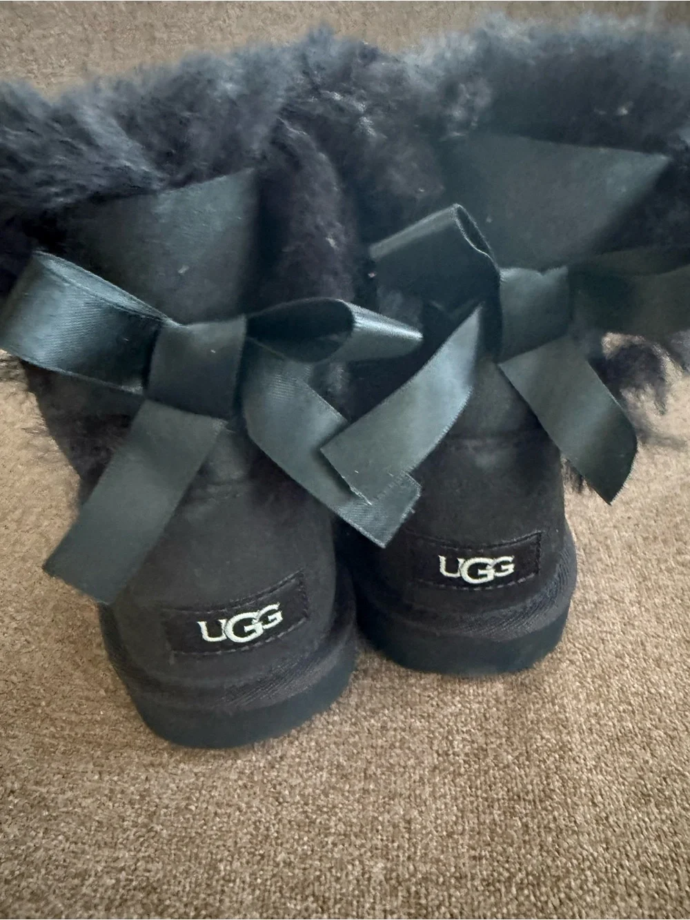 UGG Black Short Bow-Back Shearling Boot